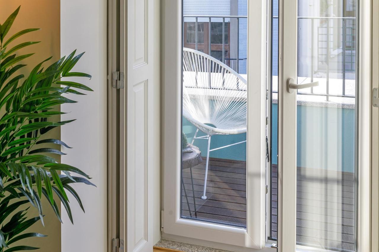 Lovelystay - Downtown Studio With Pool, Ac And Balcony OOporto Exterior foto