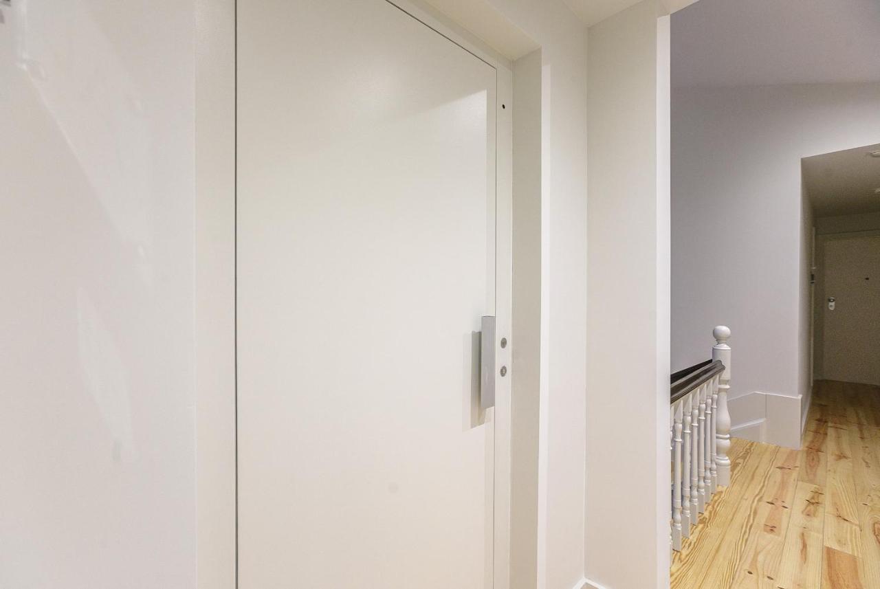 Lovelystay - Downtown Studio With Pool, Ac And Balcony OOporto Exterior foto